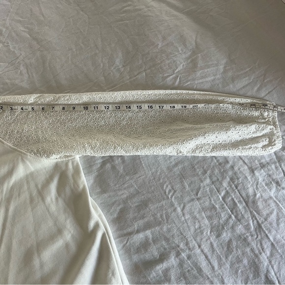 Gap Relaxed White Eyelet Crewneck Cotton Sweatshirt Womens Size Medium EUC - Picture 13 of 15
